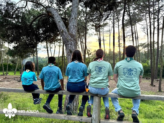 Aplicação do Logo 50 Anos em T-shirts
