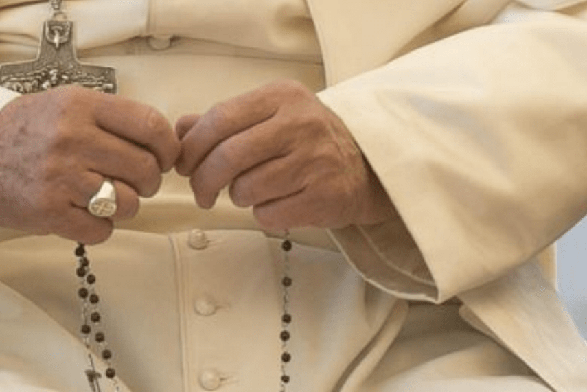 Em Maio, Papa convida à oração do terço e indica duas orações