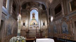 Vista presbitério e altar mor após a vigília Pascal 2025