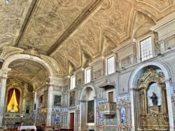 Aqui pode-se observar a riqueza do interior da igreja paroquial