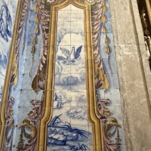 "O Senhor ia adiante deles, de dia numa coluna de nuvem... e de noite numa coluna de fogo."