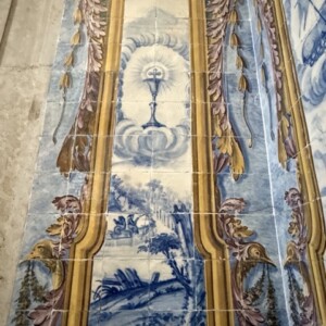 "Moisés tomou metade do sangue... e aspergiu o povo, dizendo: Este é o sangue da aliança..."