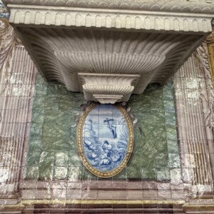 Esta imagem veicula a mensagem teológica de que todos, independentemente do seu estatuto, estão sujeitos ao julgamento divino e à purificação da alma.