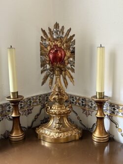 Imagem do Sagrado Coração de Jesus, símbolo da misericórdia e amor divino.